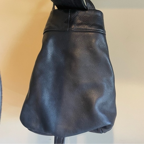 Telluride's Hell Bent single shoulder black leather backpack - Picture 4 of 7